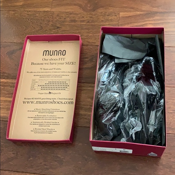 Munro Size 6 Shoes - Picture 2 of 3